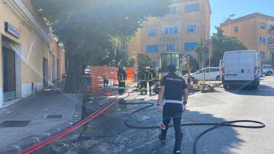 Sassari, grossa perdita di gas: chiusa l’acqua, traffico deviato per i lavori alla condotta