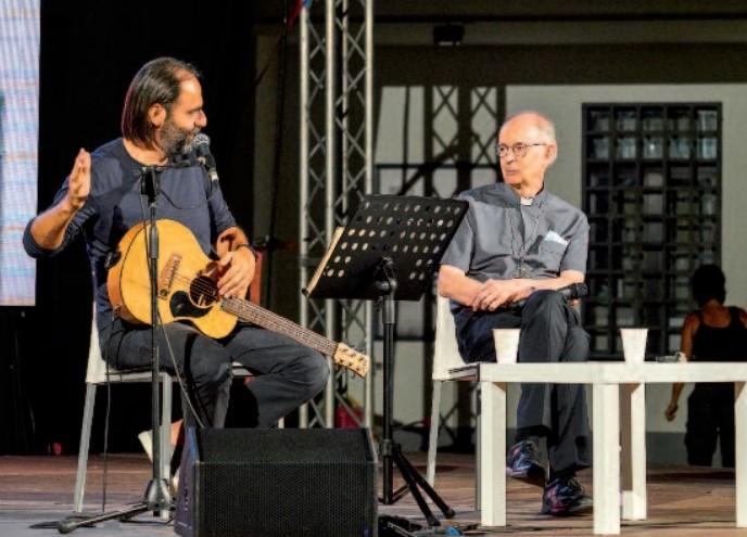 
	Neri Marcor&eacute; e monsignor Mura

