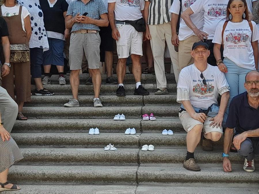 
	Uno scorcio della manifestazione di sabato 16 luglio sulla scalinata del Comune di Bibbiano

