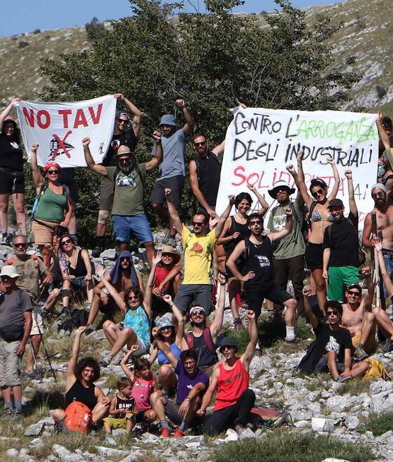 In oltre trecento sulle Apuane per la marcia degli ambientalisti