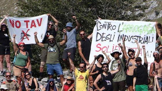 In oltre trecento sulle Apuane per la marcia degli ambientalisti