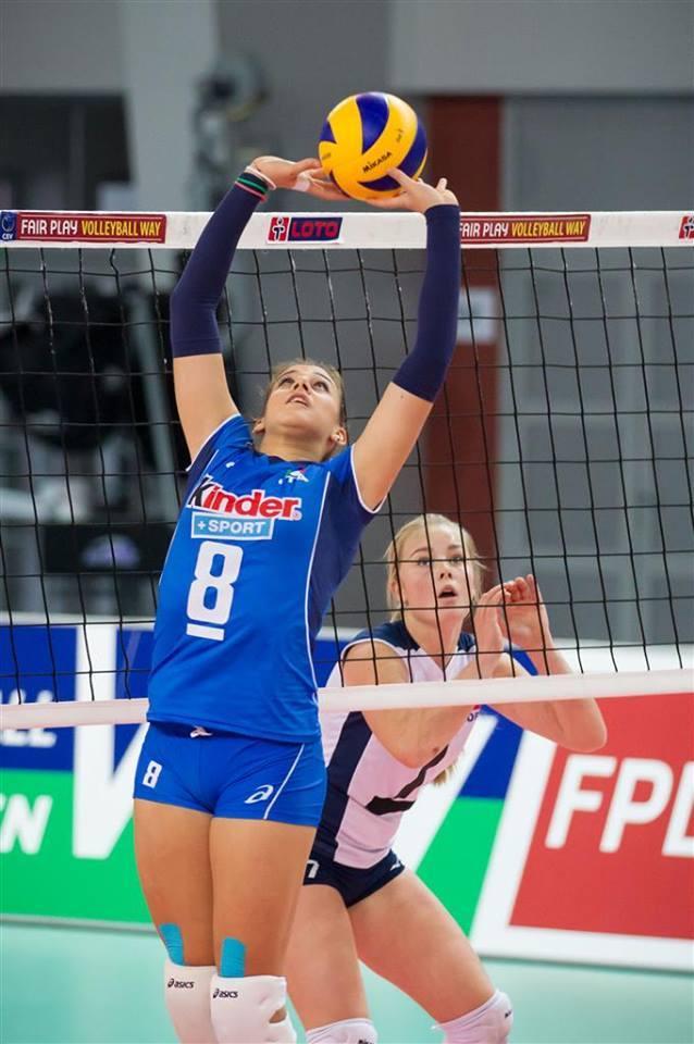 PALLAVOLO FEMMINILE  Alessia Orro con la maglia azzurra