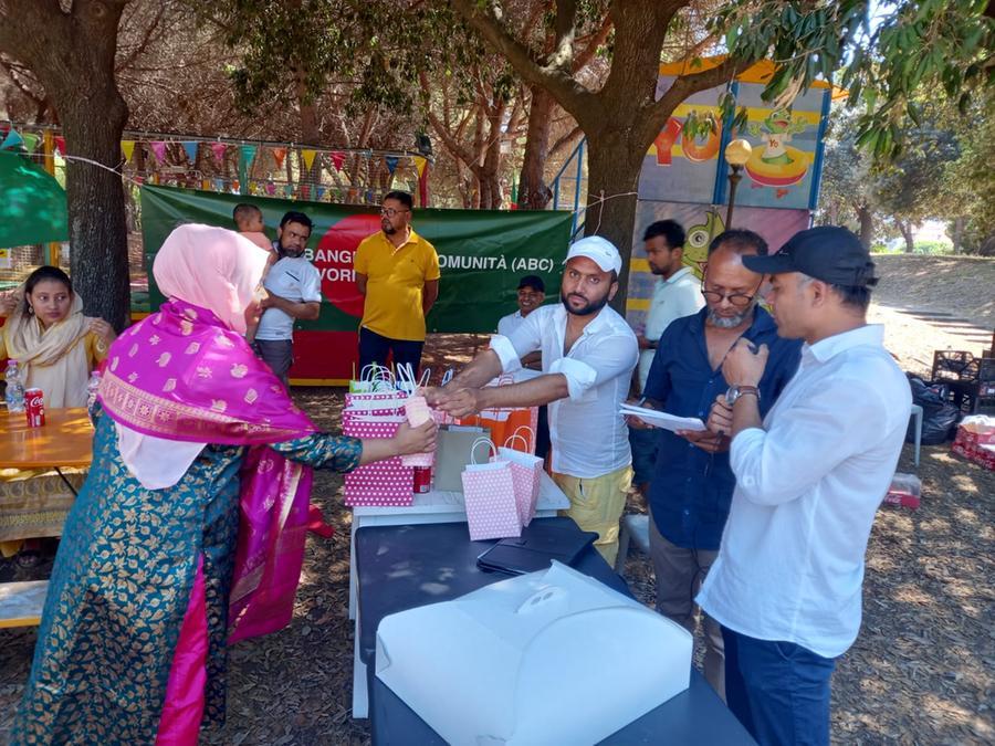 In 600 alla festa bengalese in Fortezza Nuova: «Un centro culturale islamico in via della Pina d'Oro»