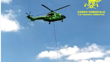 Rogo nella campagna di Borore: in azione 3 Canadair, gli elicotteri regionali e il Superpuma