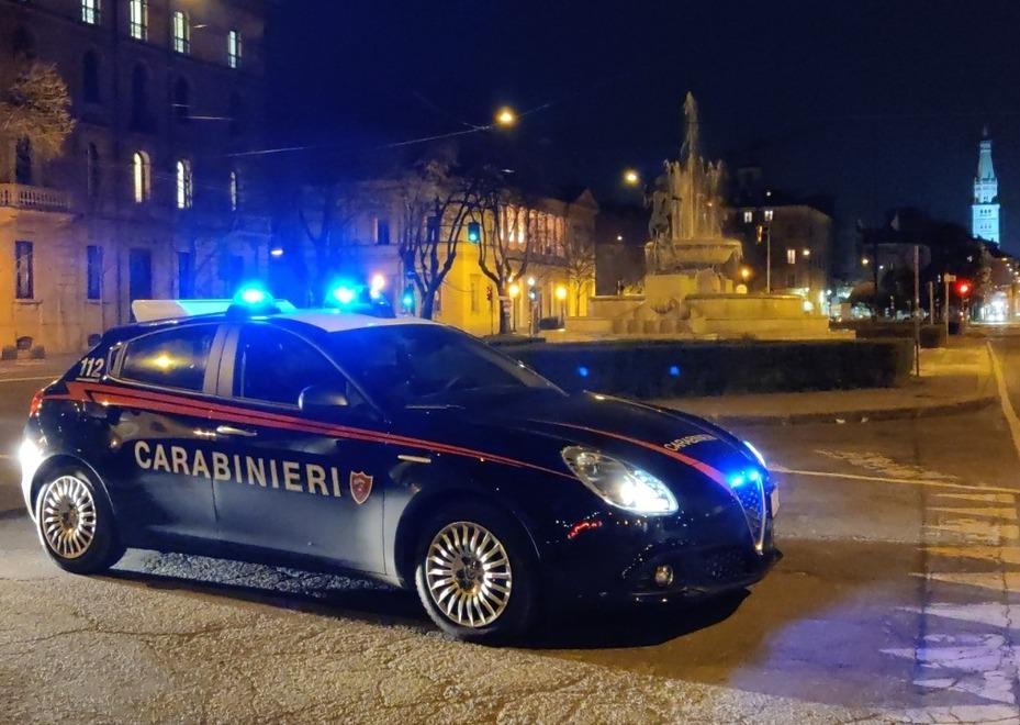 Modena Ubriaco aggredisce il barista 