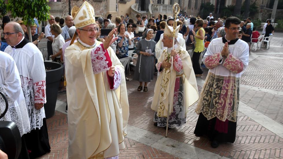 L’arcivescovo oristanese: «La parrocchia non è proprietà dei sacerdoti»