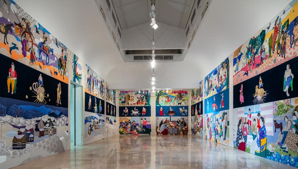 Salone dei Mesi di Palazzo Schifanoia rifatto in versione rom alla Biennale