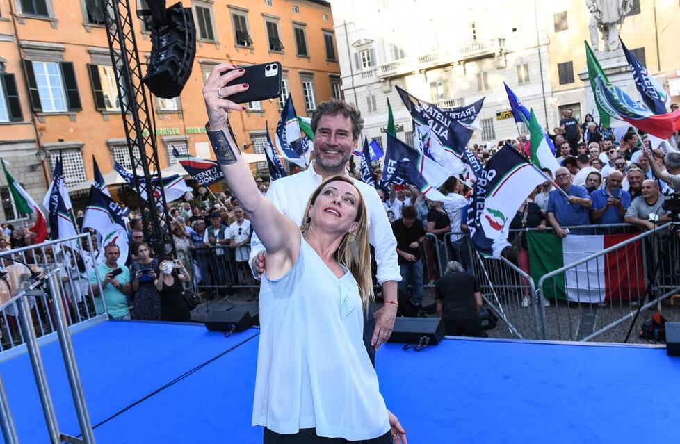 Giorgia Meloni e Mario Pardini durante il comizio della leader di Fdi nel corso della campagna elettorale