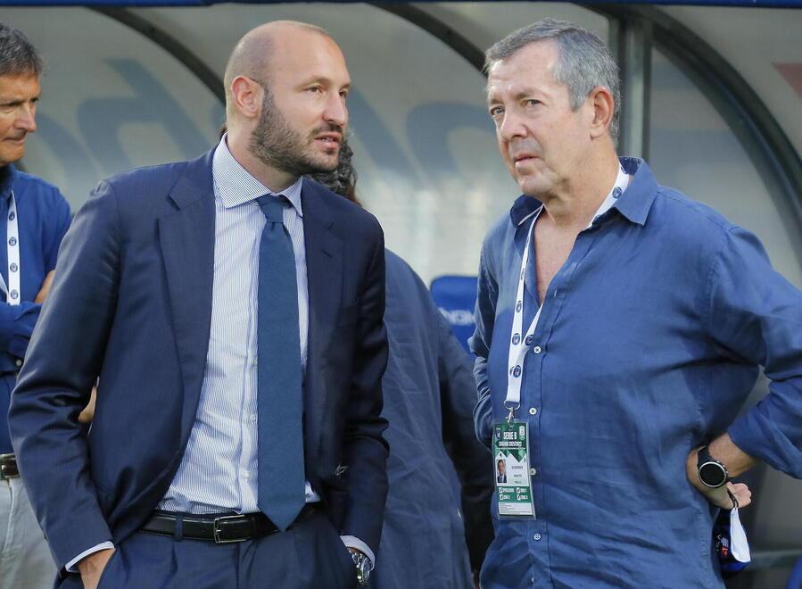 Il direttore sportivo nerazzurro Claudio Chiellini a colloquio con il patron Alexander Knaster (foto Muzzi)