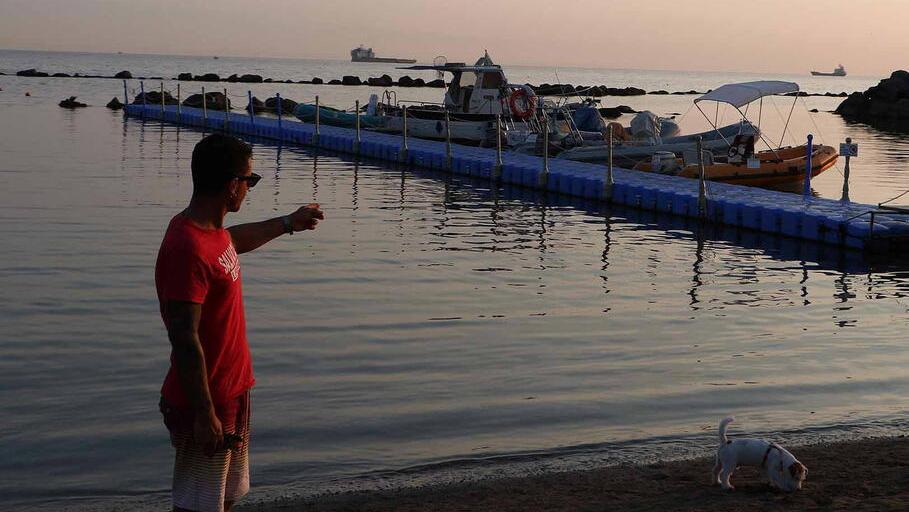 Malore mentre fa il bagno, muore anziano di 83 anni