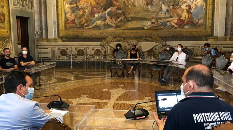 Nella foto un momento dell’incontro a Palazzo Gambacorti al quale hanno partecipato diversi enti, associazioni e attività del territorio comunale