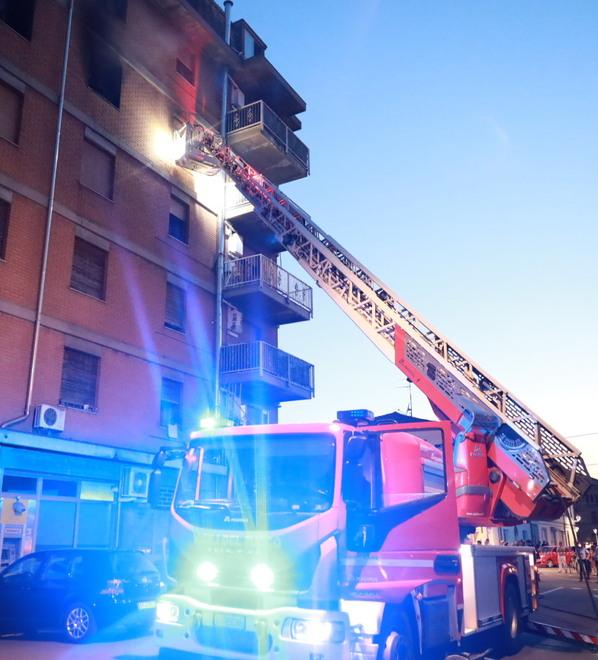 Rogo in un palazzo a Novi, 14 intossicati
