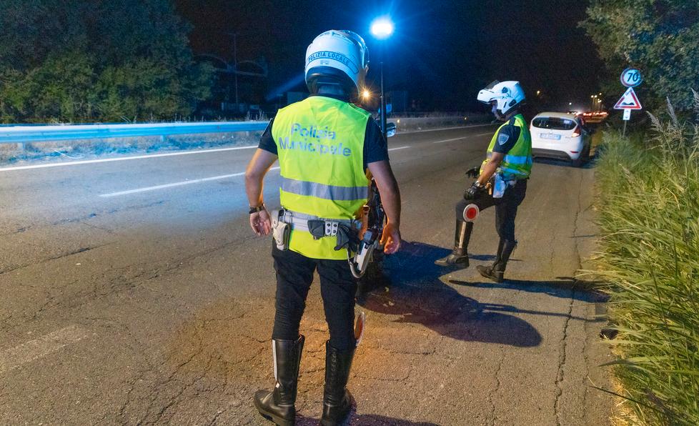 Modena, i roghi in tangenziale Il piromane finisce in manette grazie a un testimone