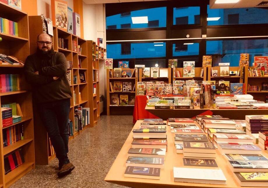 Chiude l’unica libreria di Argenta. «Ringrazio tutti ma cambio lavoro» 