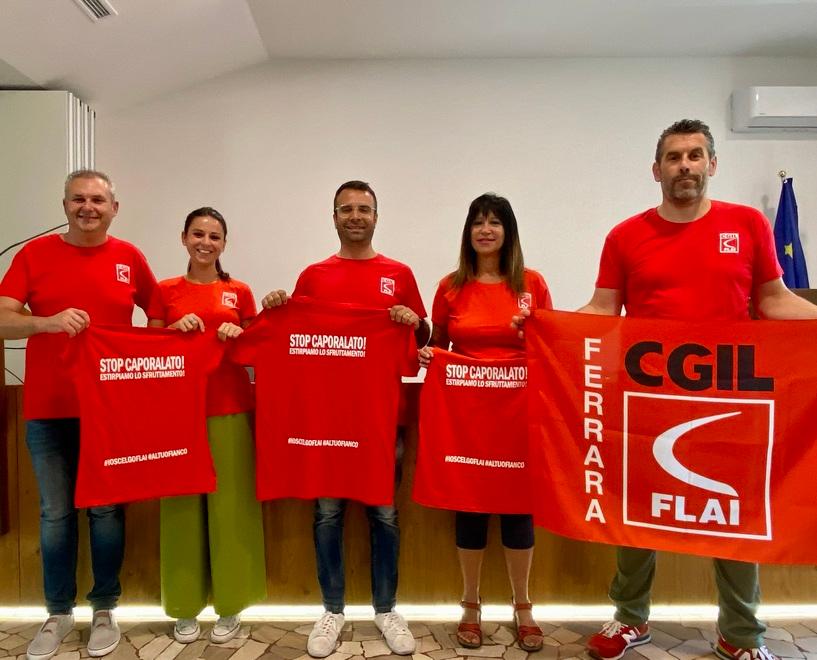 Il bus anti-caporalato della Flai. «Diritti, informazione e cappelli» 