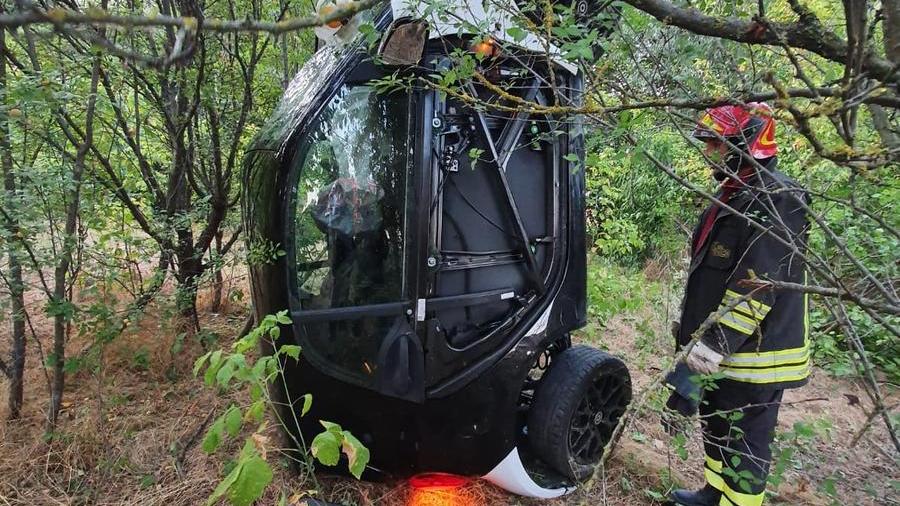Vola con la Smart nel frutteto