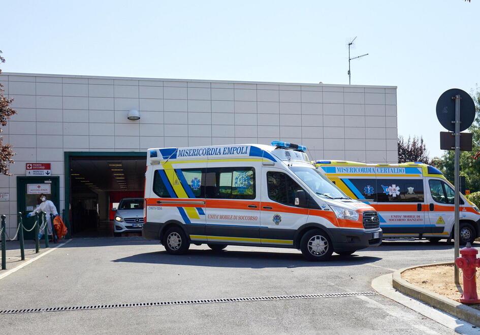 Pronto soccorso in tilt all’ospedale di Empoli: «Anche 30 ore sulle barelle»