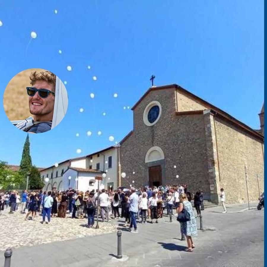 
	Il volo dei palloncini al termine del funerale; nel riquadro la vittima 20enne

