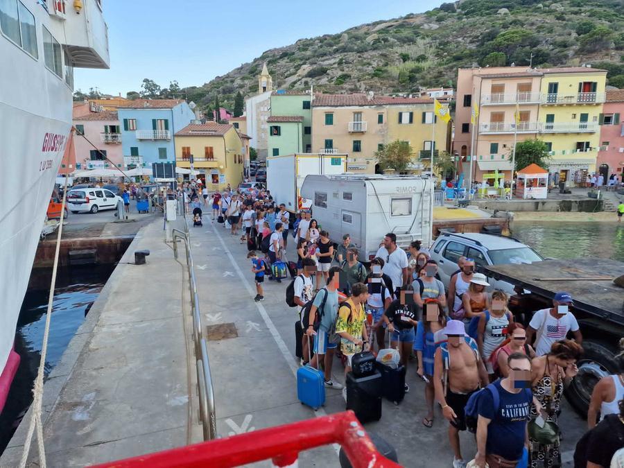 
	Viaggio da incubo quello vissuto da un centinaio di turisti da Porto Santo Stefano all'Isola del Giglio&nbsp;

