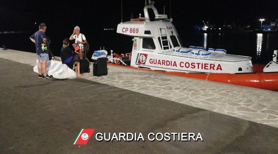 Carloforte, barca si incaglia: 4 diportisti salvati dalla Capitaneria di porto