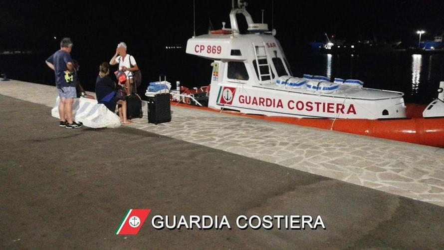 Carloforte, barca si incaglia: 4 diportisti salvati dalla Capitaneria di porto