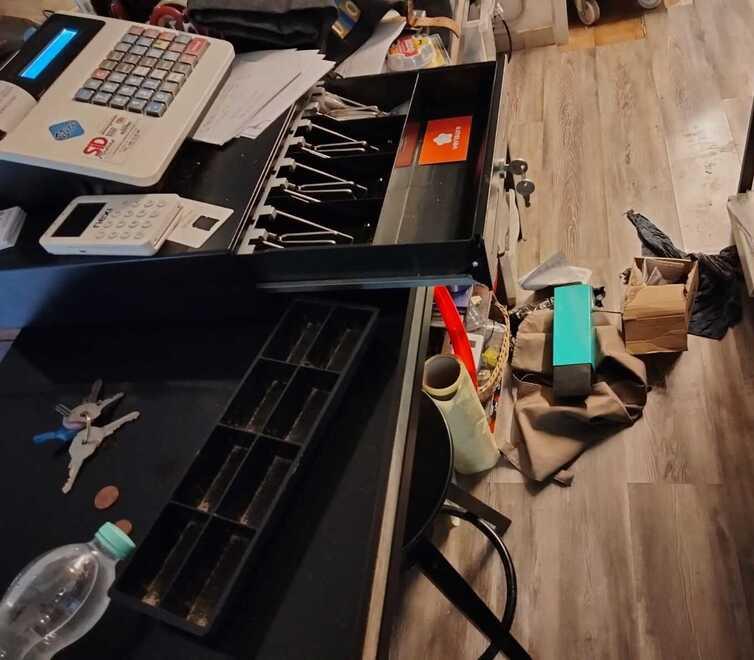 Modena, furto e spaccata di giorno davanti al tribunale 