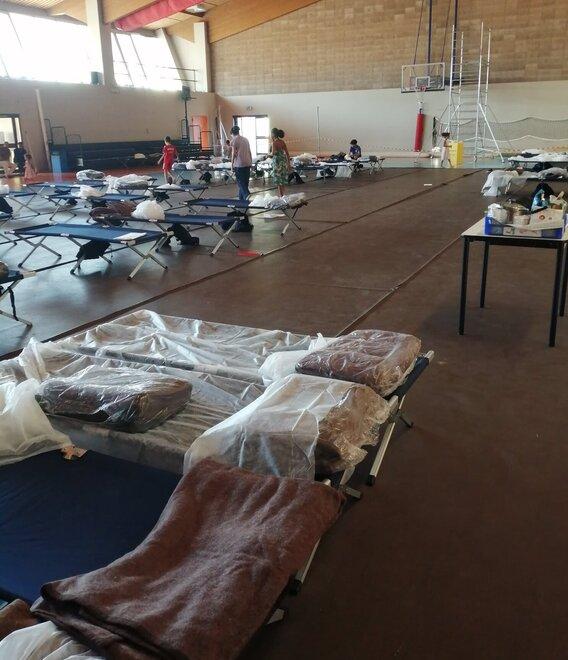 Il rogo di Novi La palestra diventa casa: 40 sfollati ieri, oggi solo 9 