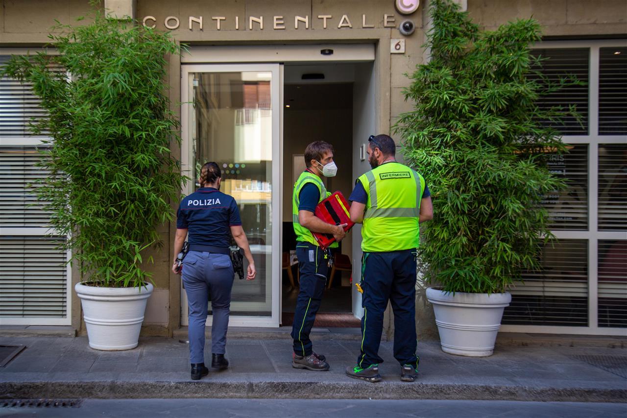 Sesso estremo in hotel, il compagno l’ha pestata in faccia. La donna ai medici: «Io non volevo farlo» 