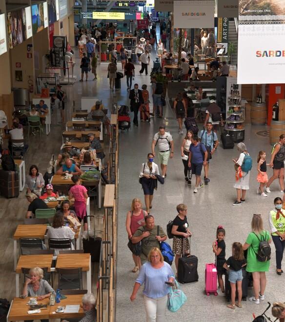 Olbia, l’aeroporto che non dorme mai: operativi ogni giorno 20 ore su 24 