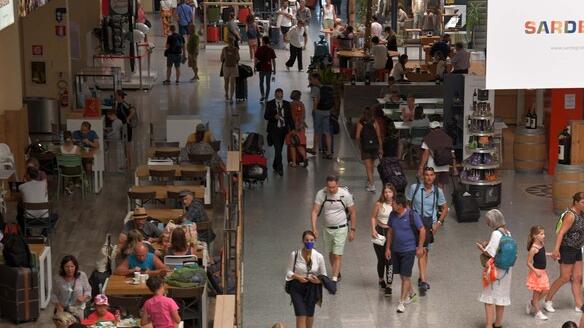 Olbia, l’aeroporto che non dorme mai: operativi ogni giorno 20 ore su 24