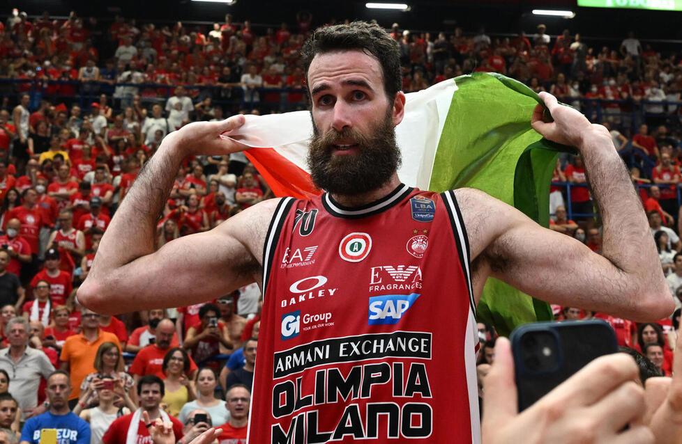 Gigi Datome tutto basket, libri e famiglia: un’ordinaria vita da campione