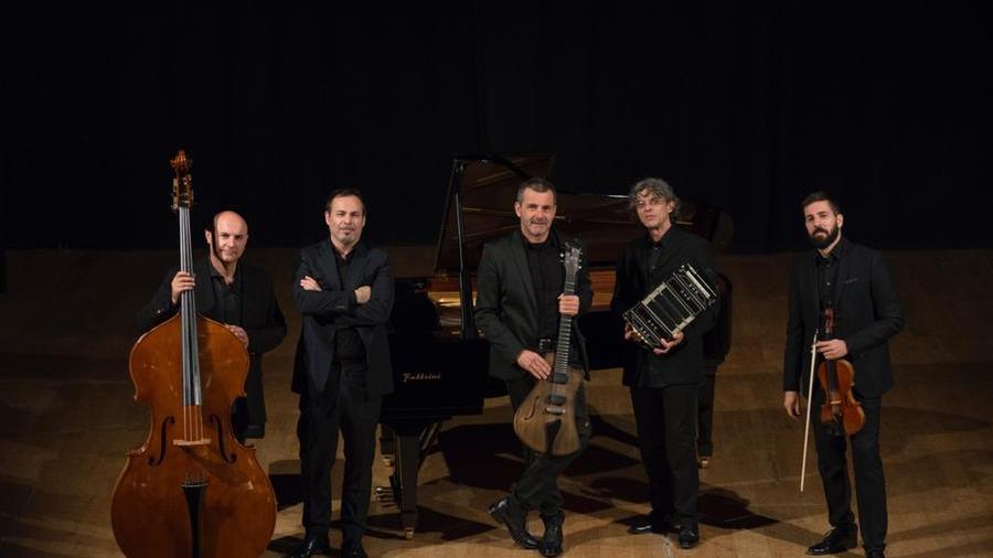L'ensemble protagonista dello spettacolo odierno a San Teodoro