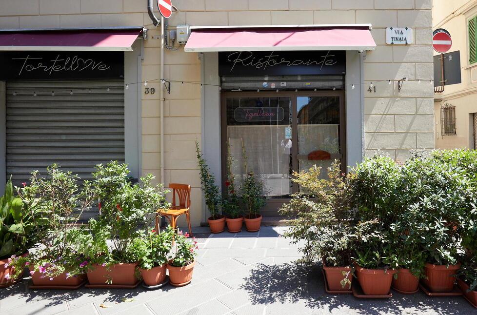 L’esterno del ristorante Tortellove di via Tinaia