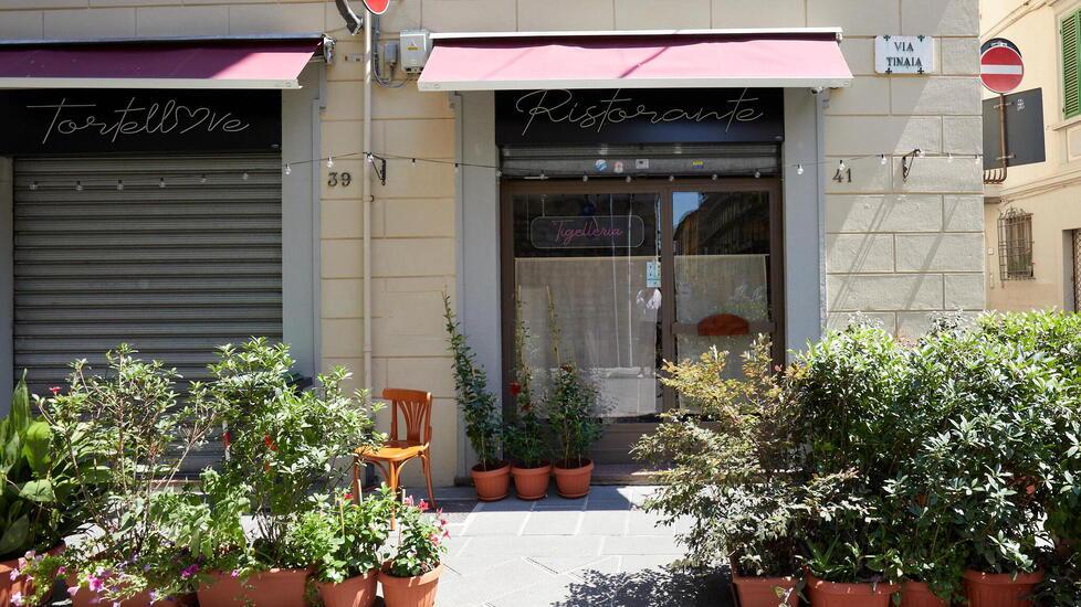 L’esterno del ristorante Tortellove di via Tinaia