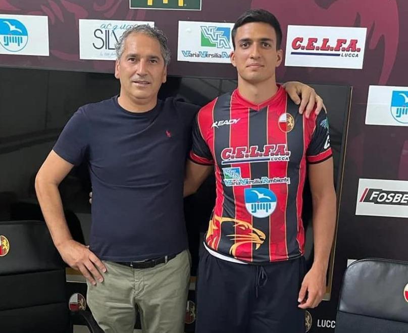 Il Ds Deoma con Francesco Benassai 25 anni 50 presenze  e un gol con la maglia granata del Pontedera