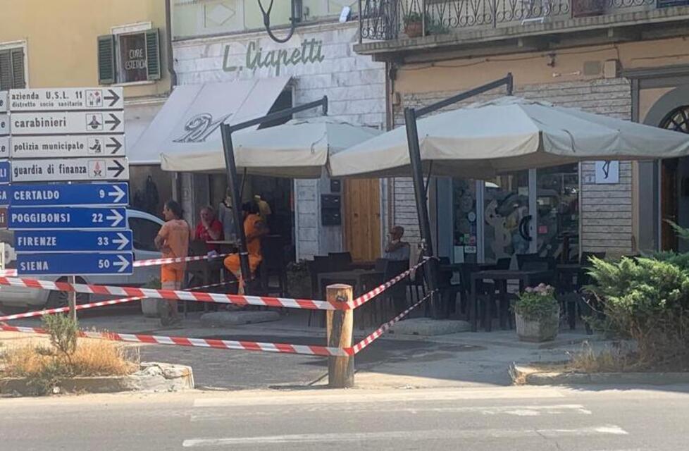 Nella foto sopra il cantiere smantellato in piazza Cavour