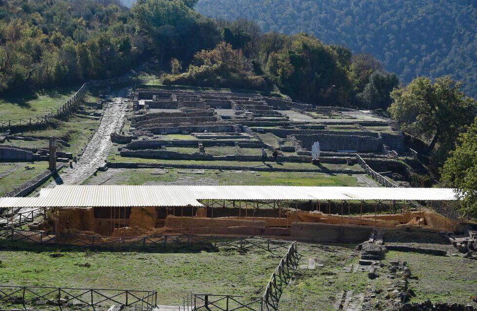 Una veduta degli scavi archeologici di Roselle