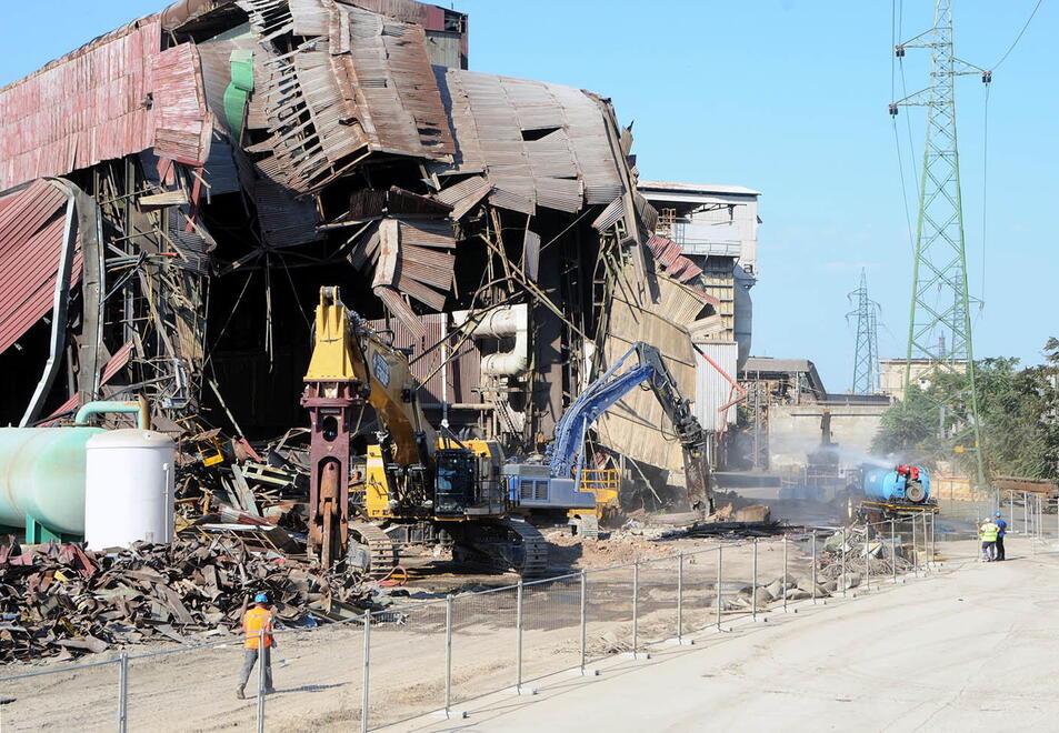Addio vecchio capannone Cc1, via un simbolo dell’acciaieria di Piombino