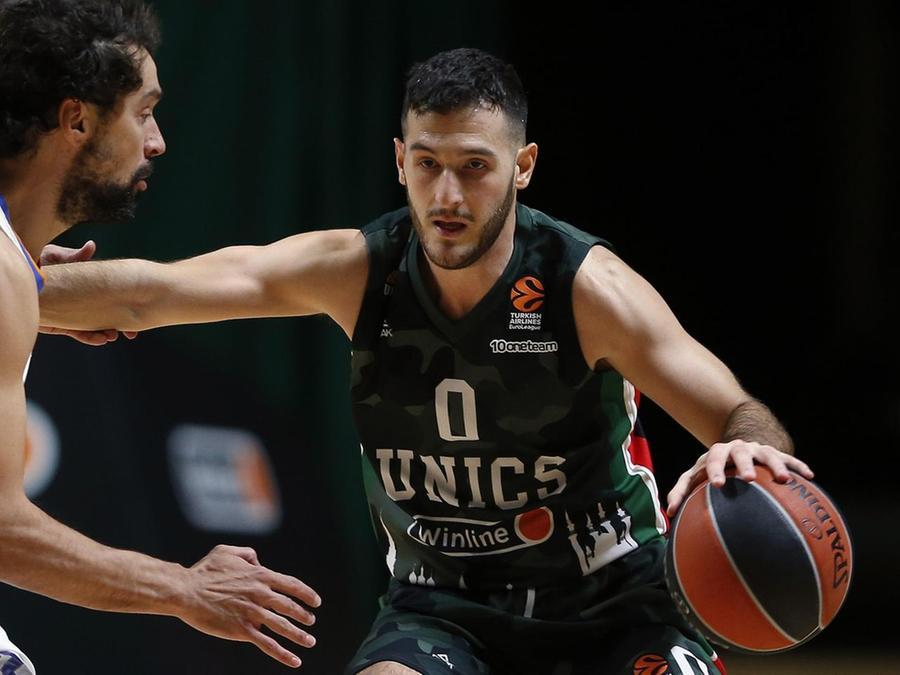 Marco Spissu con la maglia dell’Unics Kazan 
