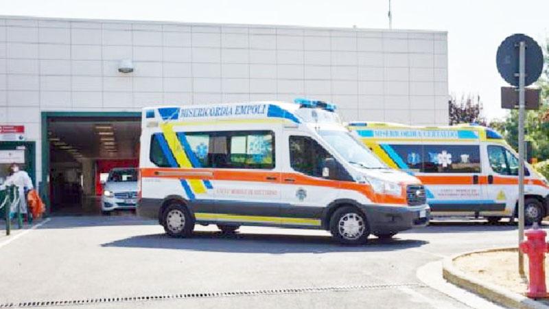 
	Nella foto di Autovino ambulanze in attesa all&rsquo;ingresso del pronto soccorso dell&rsquo;ospedale San Giuseppe di Empoli


