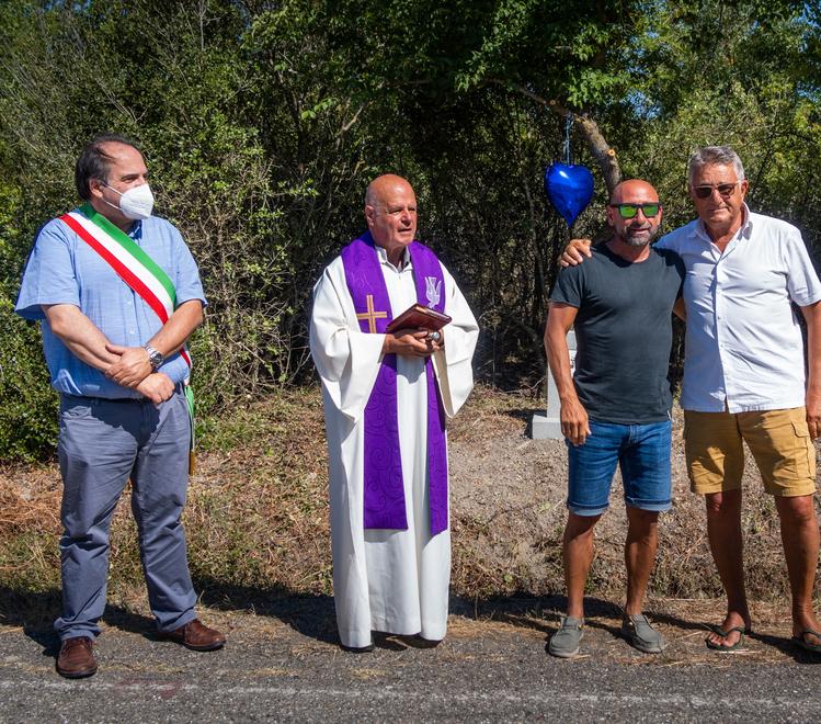 L’inaugurazione della stele in memoria di Piero Falorni (Foto di Roberto Nencini)