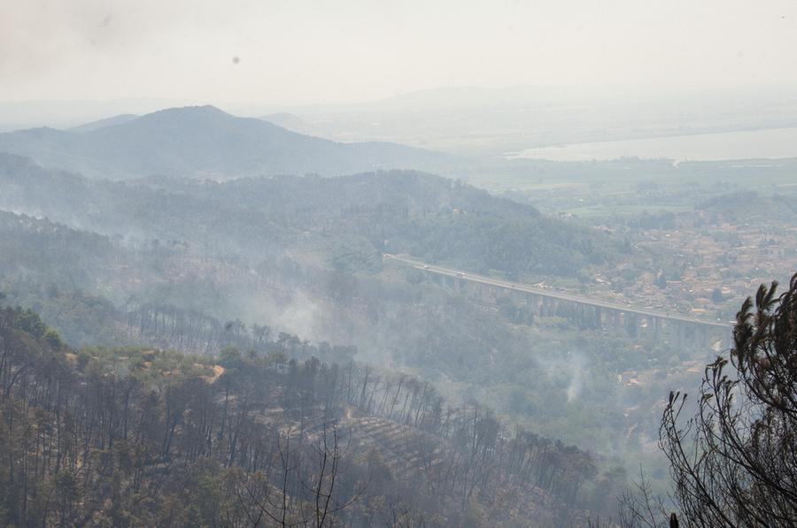 Incendio Massarosa Montigiano