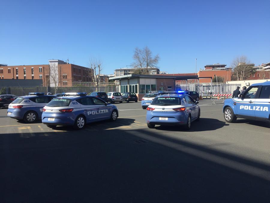 
	Volanti della polizia di Stato (foto d'archivio)

