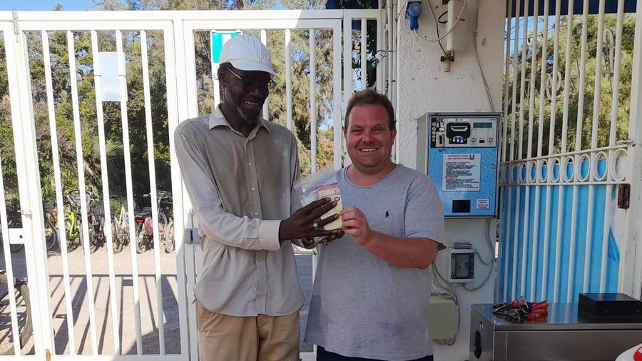 La consegna dei soldi a Mamadou