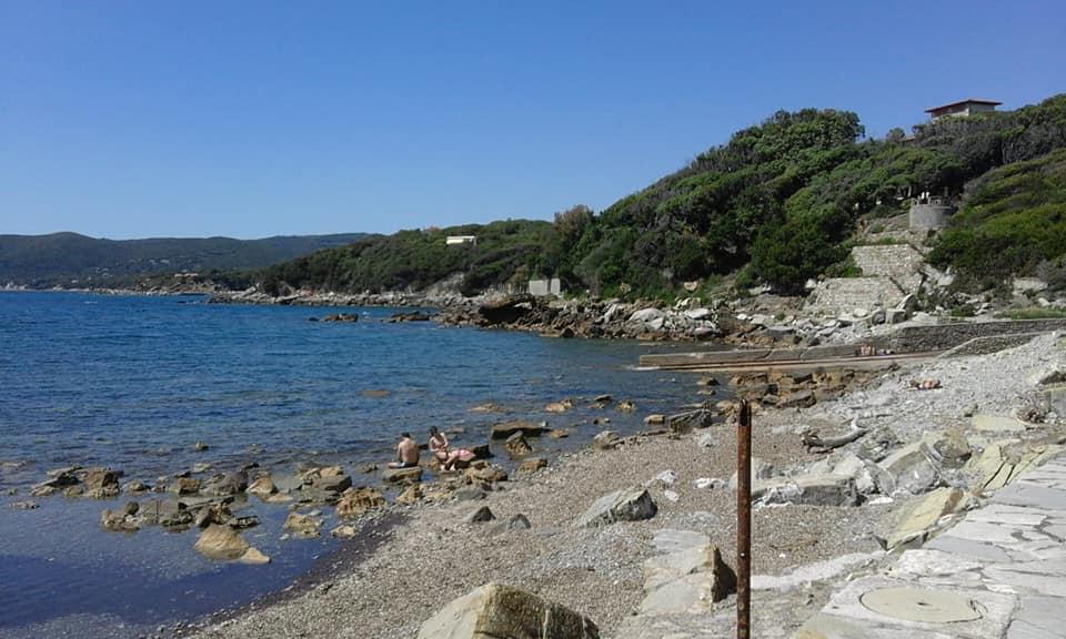 Il molo di Scaglietti diventa “palco” e va in scena “Fallocidio” di Saccomani 