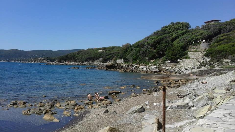 Il molo di Scaglietti diventa “palco” e va in scena “Fallocidio” di Saccomani