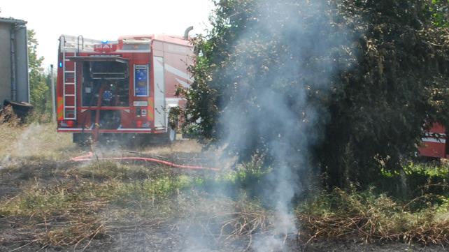 Brucia la provincia, paura per il bombolone del gas a Filo, incendi ai Lidi