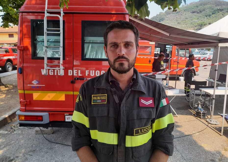 Versilia, tre giorni sveglio per spegnere il rogo: «Siamo scappati da fiamme di 40 metri» 