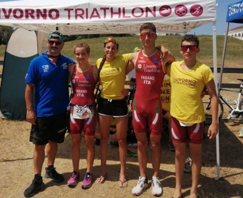 La squadra della staffetta  insieme al coach Enzo Fasano