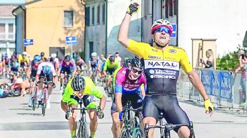 
	Dario Cataldo del Gragnano Sporting Club esulta dopo essersi imposto a Roncolev&agrave;

